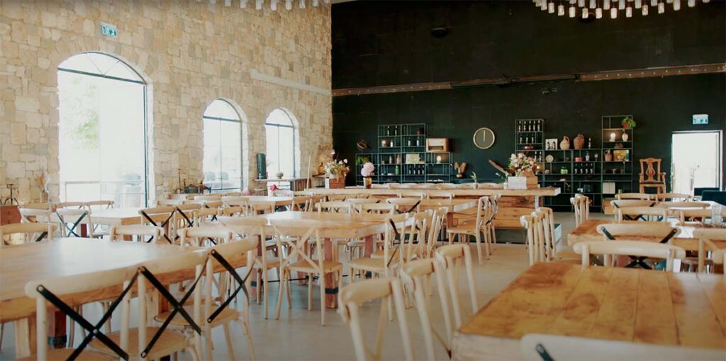 The dining area of Psagot Winery, frequently named as one of the best wineries in Samaria.